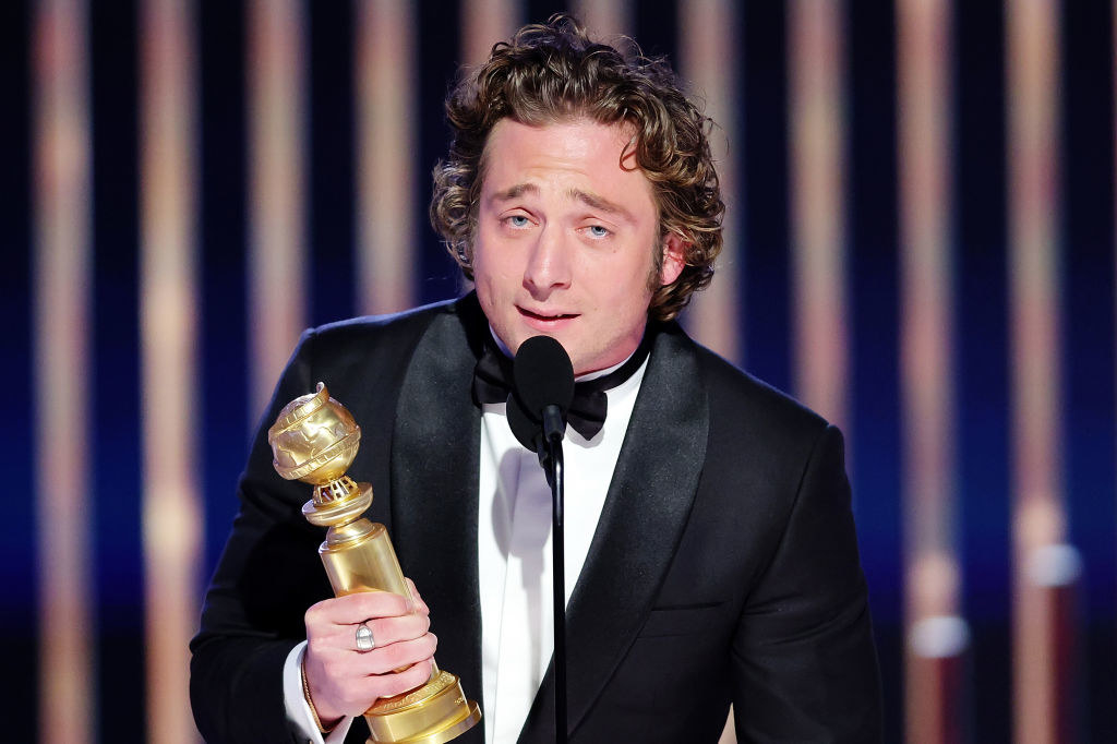 Jeremy Allen White accepts the Best Actor in a Television Series
