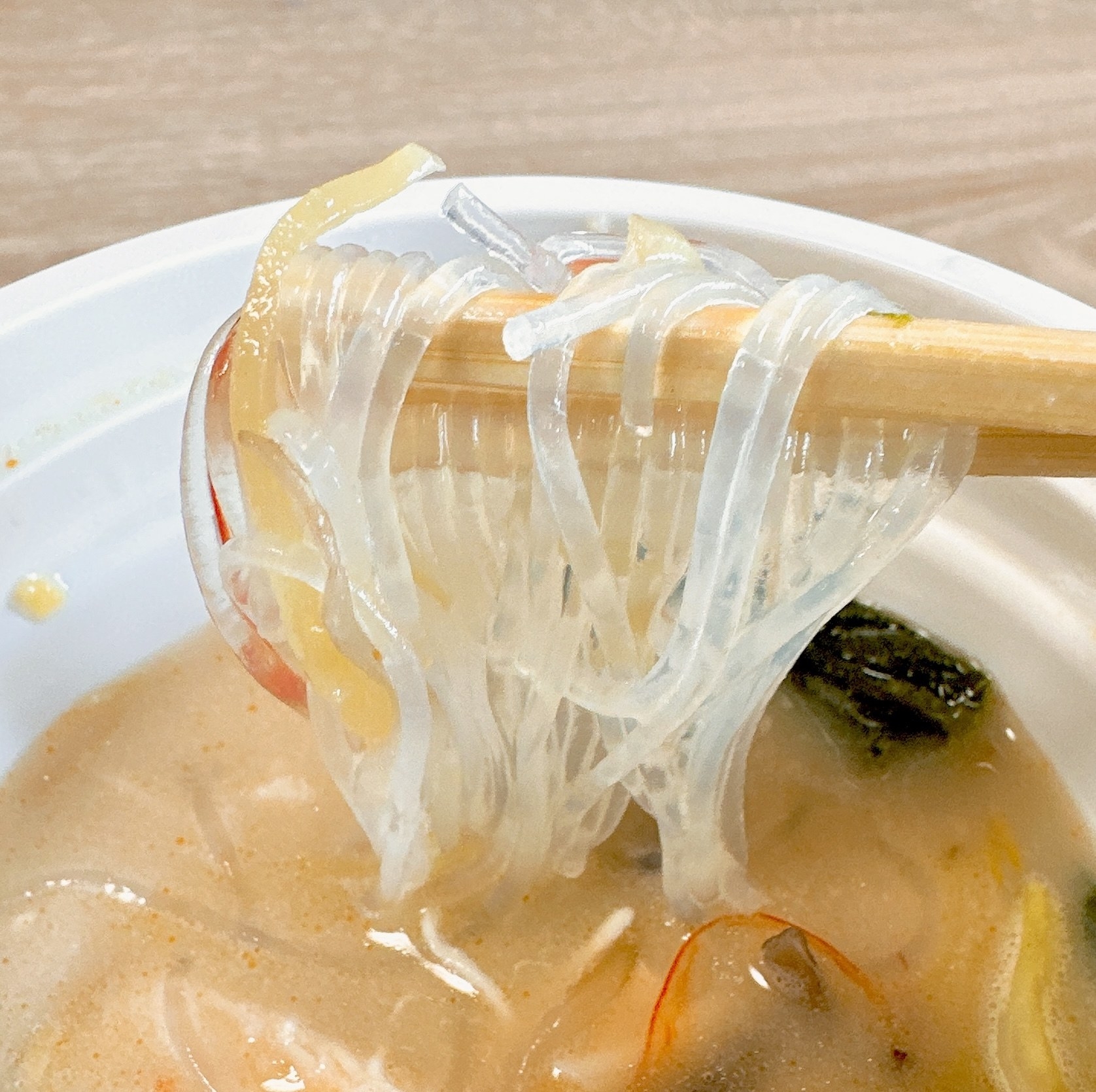 セブン-イレブンのおすすめスープ「生姜香る鶏白湯の春雨スープ」