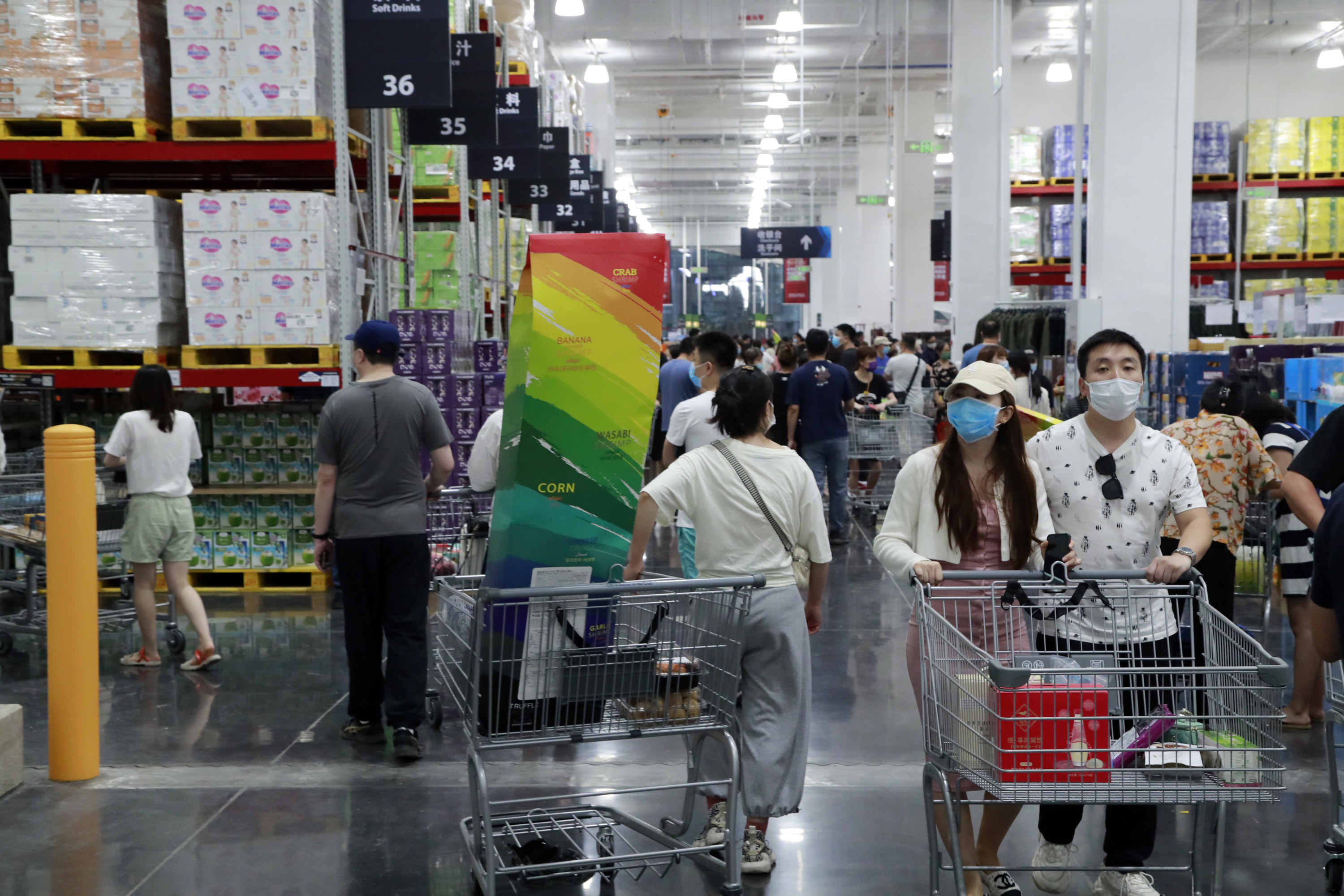 the inside of a sam&#x27;s club