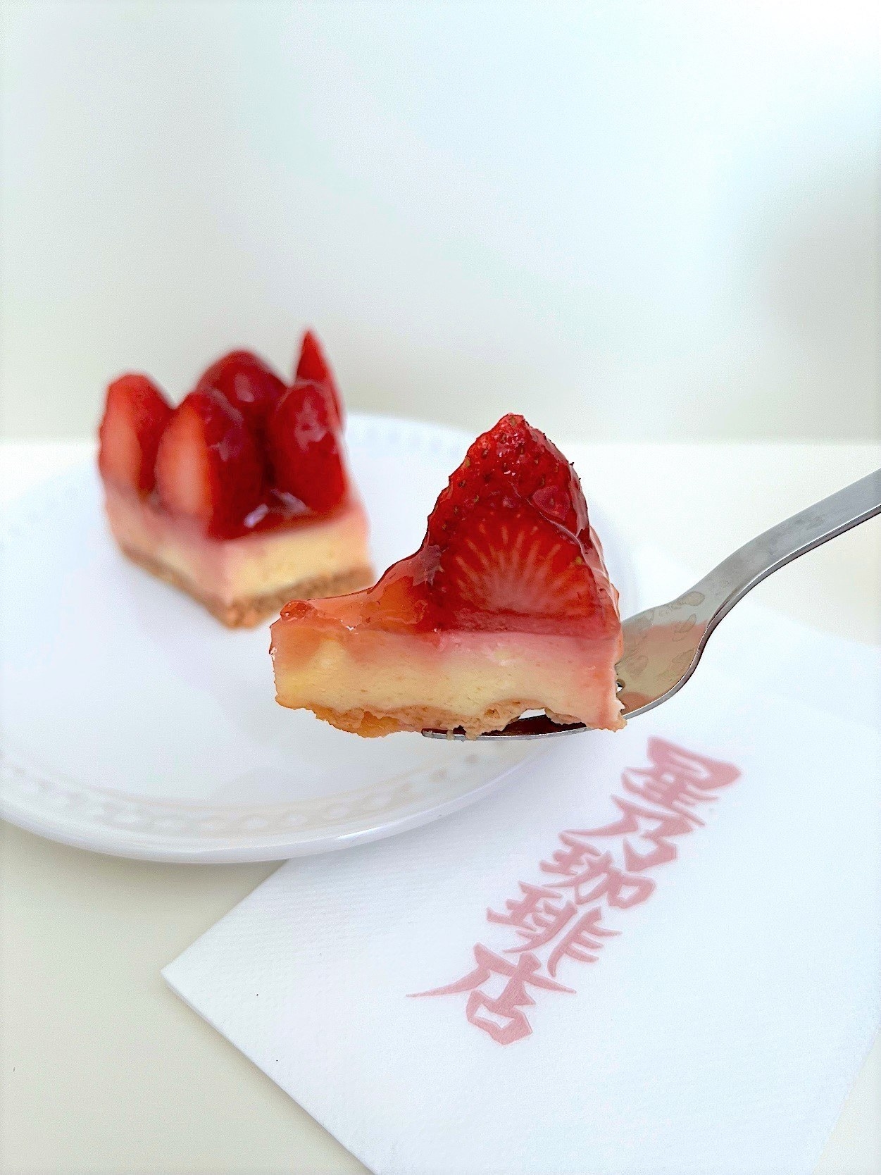 星野珈琲のおすすめスイーツ「苺のレアチーズケーキ」