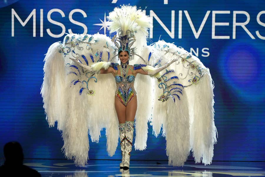 National Costumes Design wore by Vietnam's Miss Universe Contestant 2015