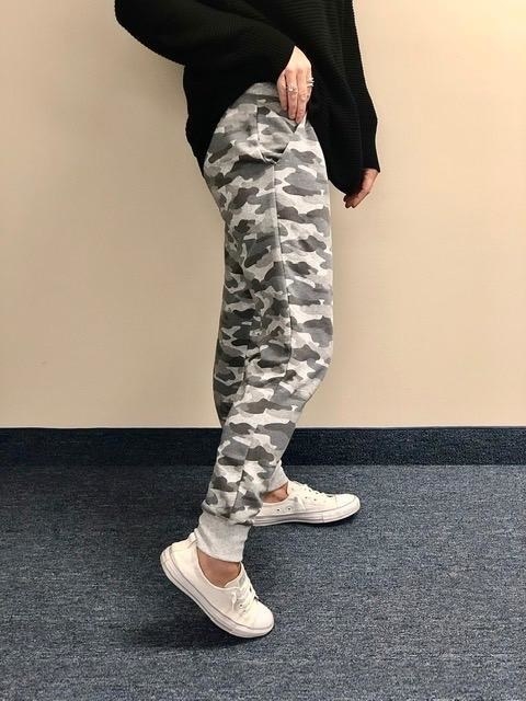 Reviewer in the camo print joggers