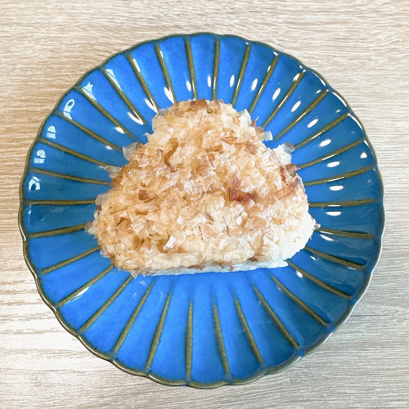 セブン】いくらなんでも乗せすぎだよ！カツオ節まみれの「やけくそ