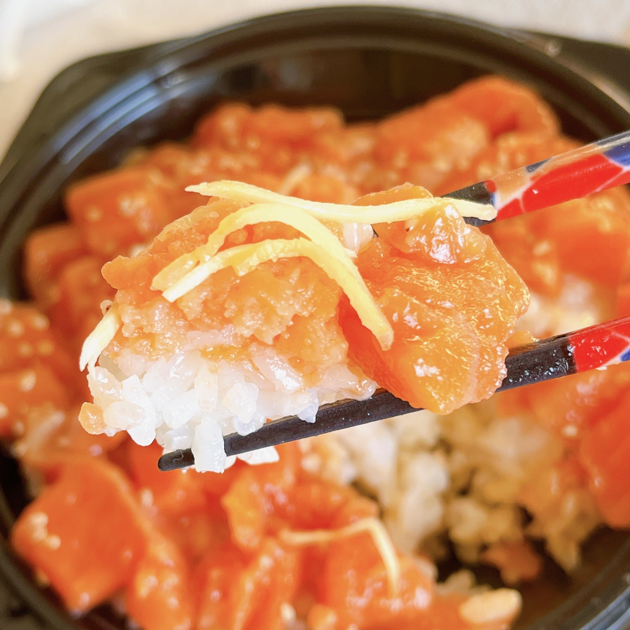 ミニストップのおすすめのフード「漬け風サーモン丼」