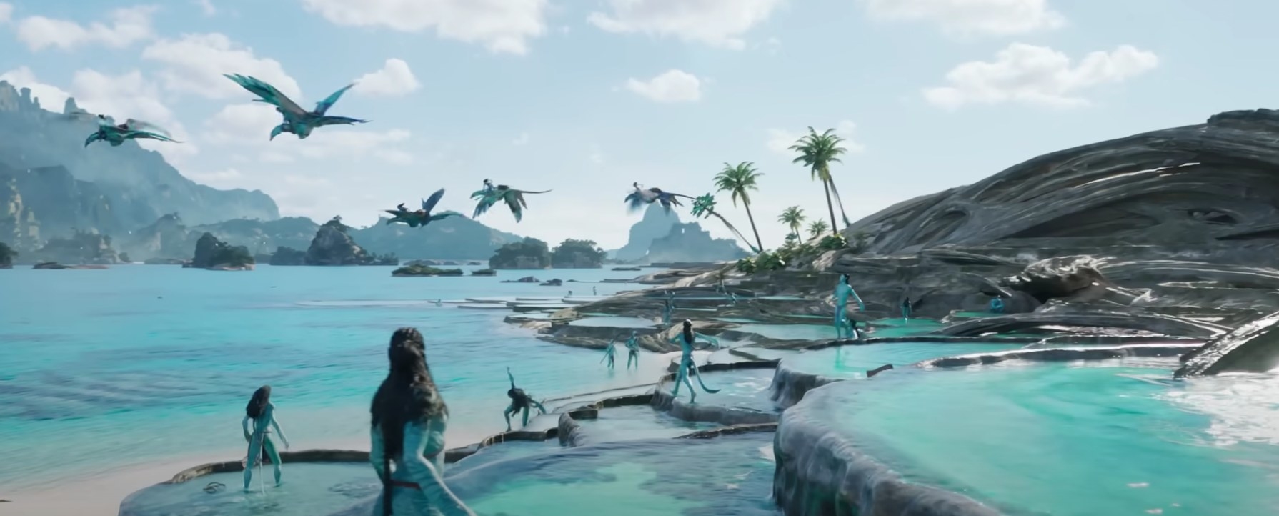 Beach island with Na&#x27;vi people in Avatar 2