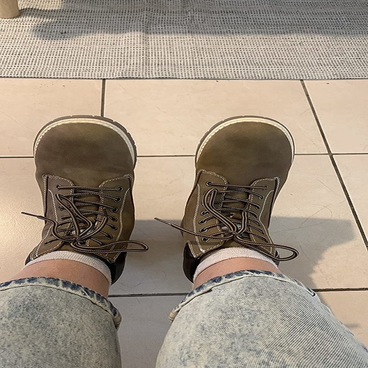 Reviewer wearing brown boots