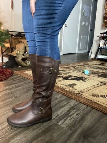 Reviewer wearig brow boots