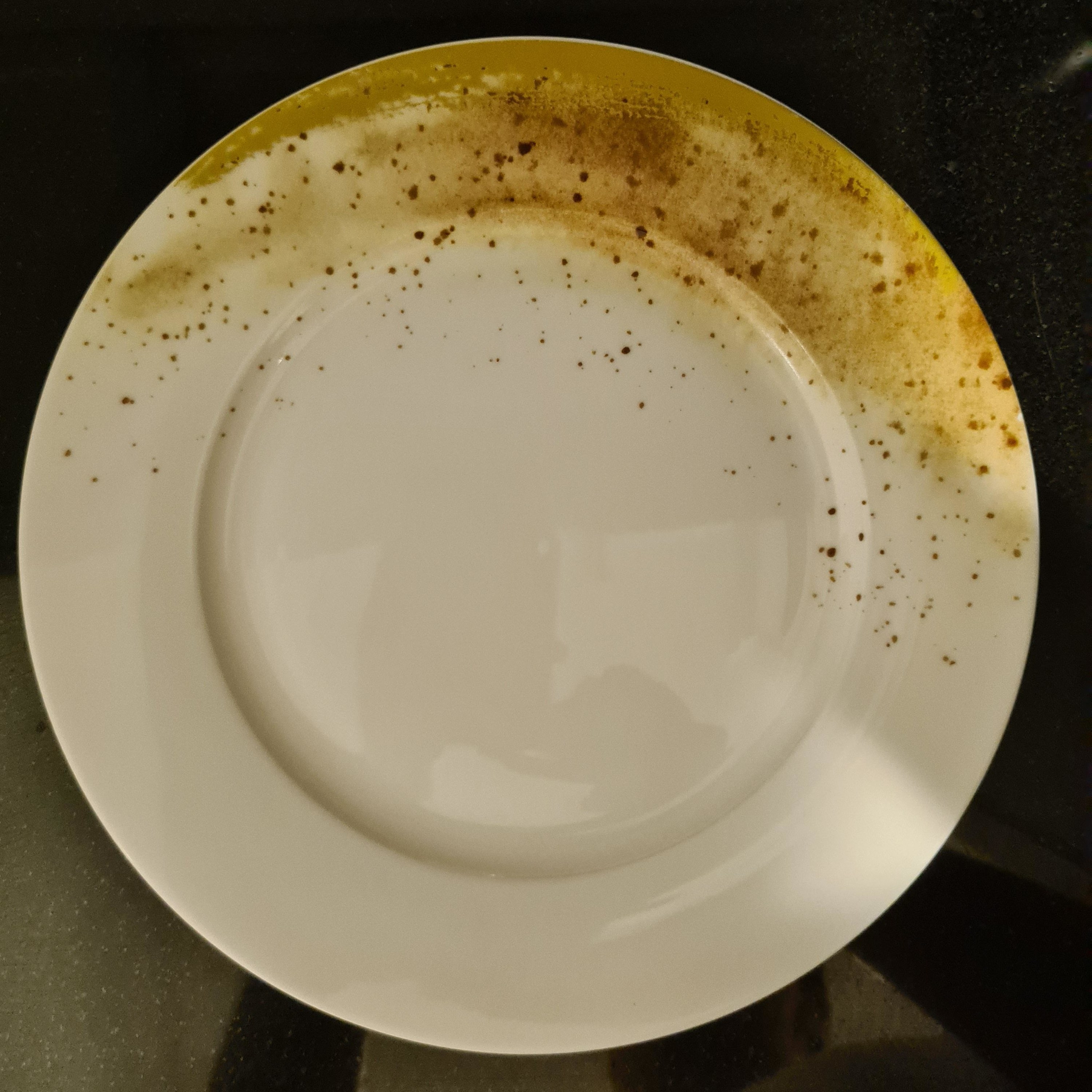 design that makes plate look dirty