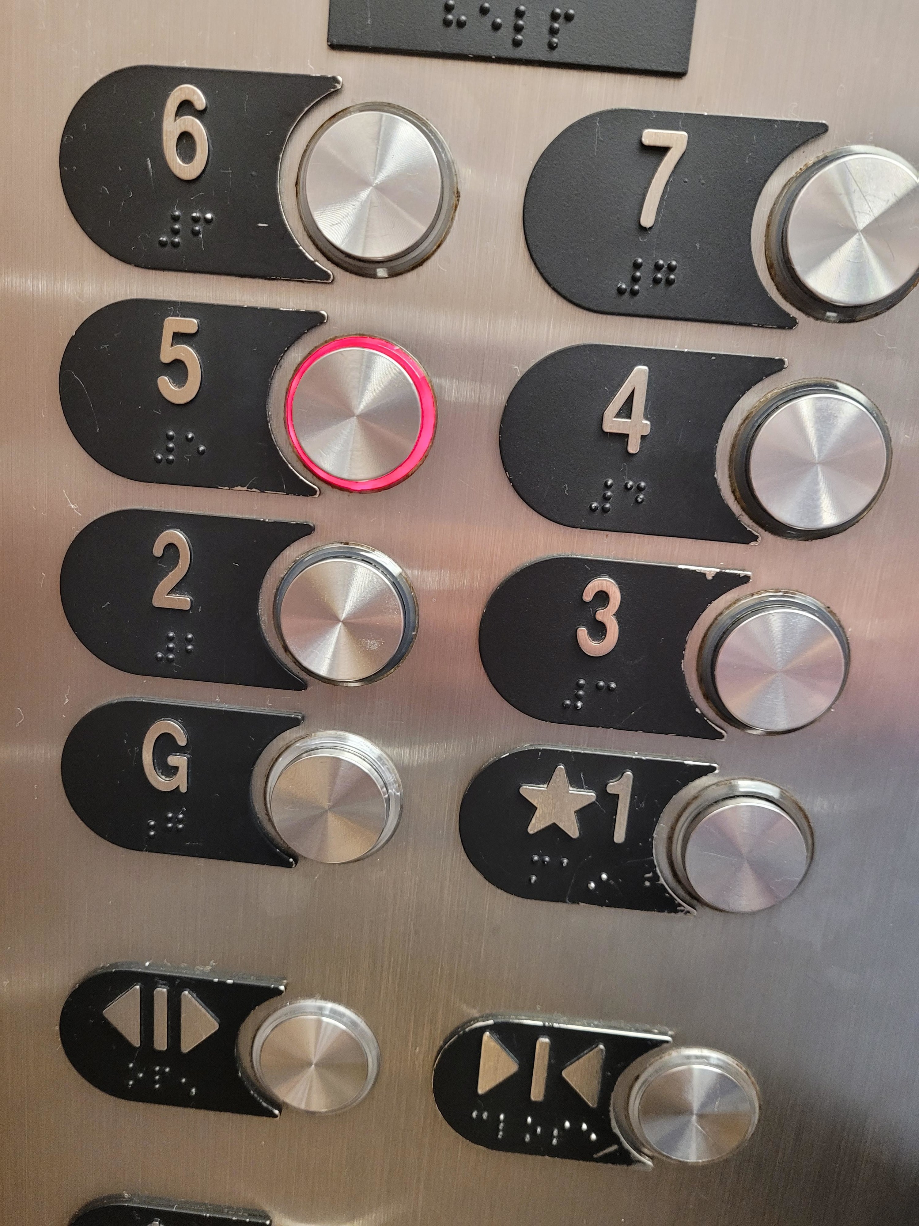 confusing arrangement of elevator buttons