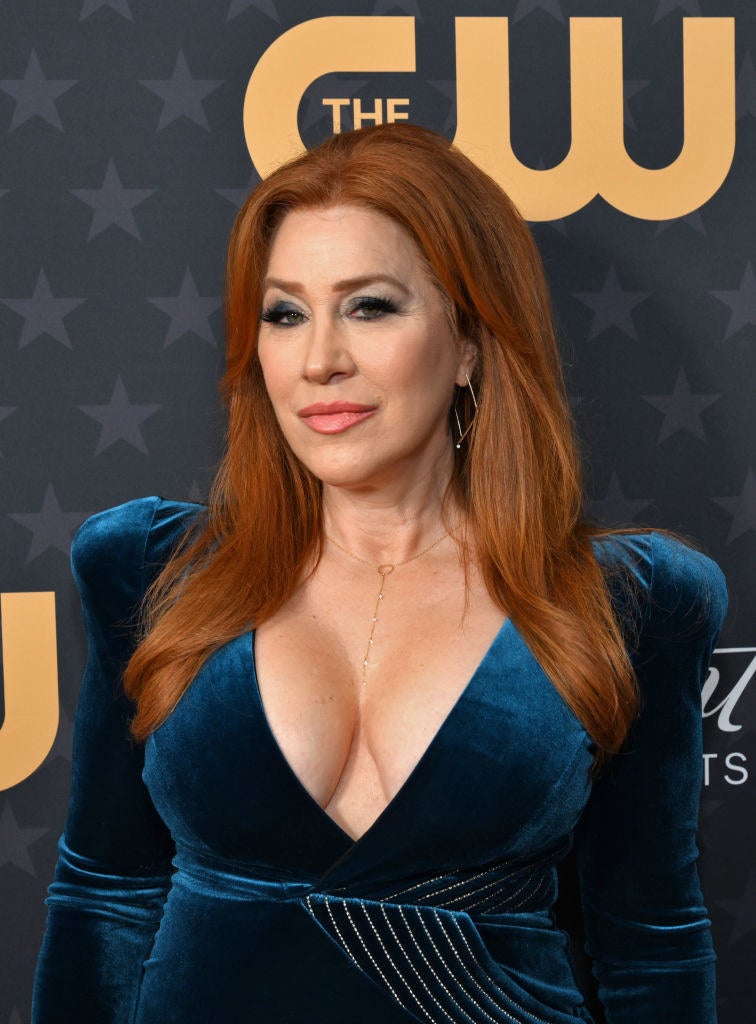 A closeup on Lisa Ann Walter