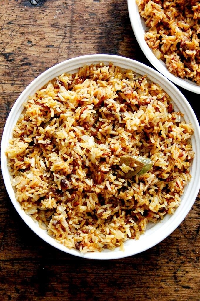 Harissa-spiced rice with oranges and dates