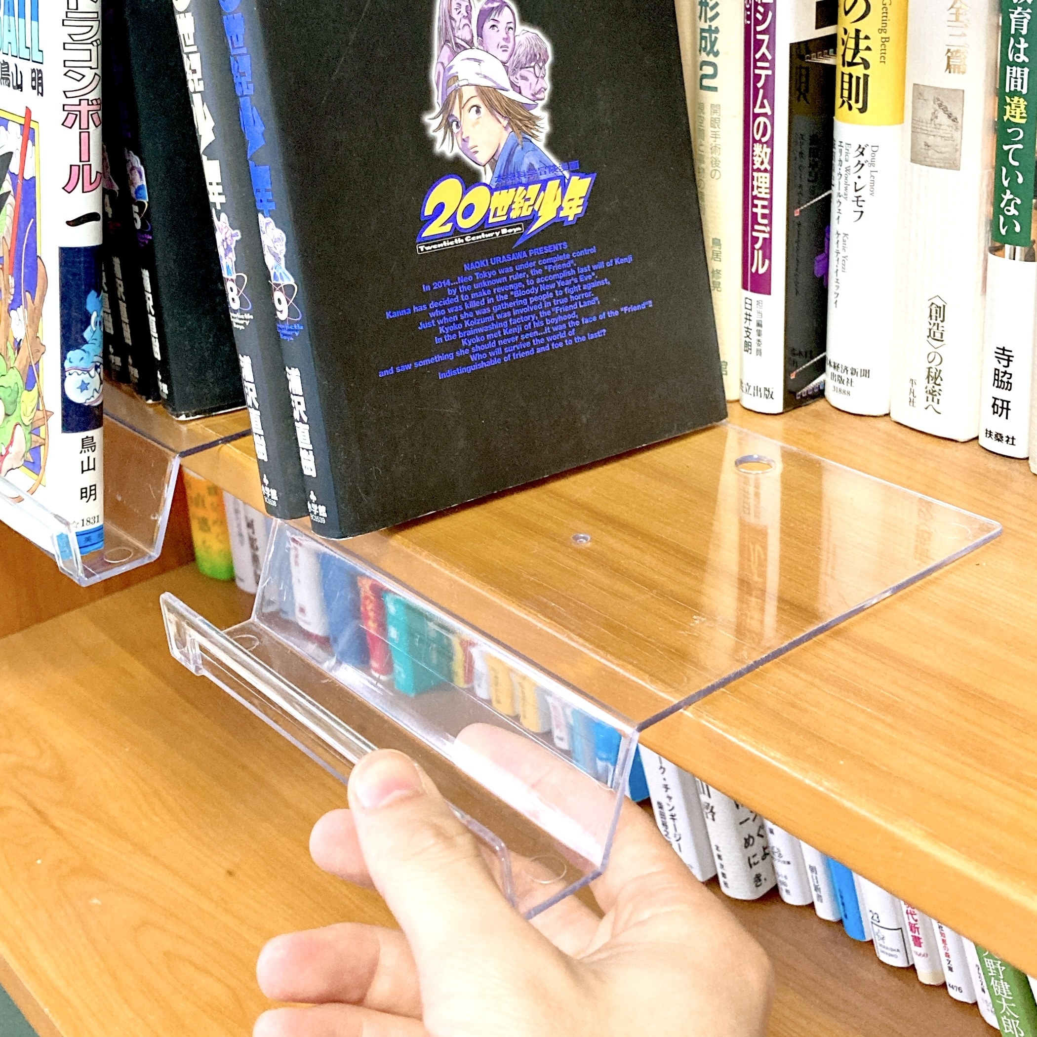 DAISO（ダイソー）のおすすめ便利アイテム「漫画を飾れる棚」