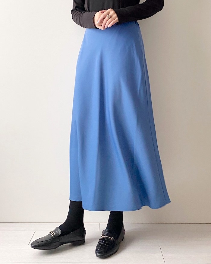 GU新作】キレイめコーデが即完成！2490円の「高見えスカート」上品な