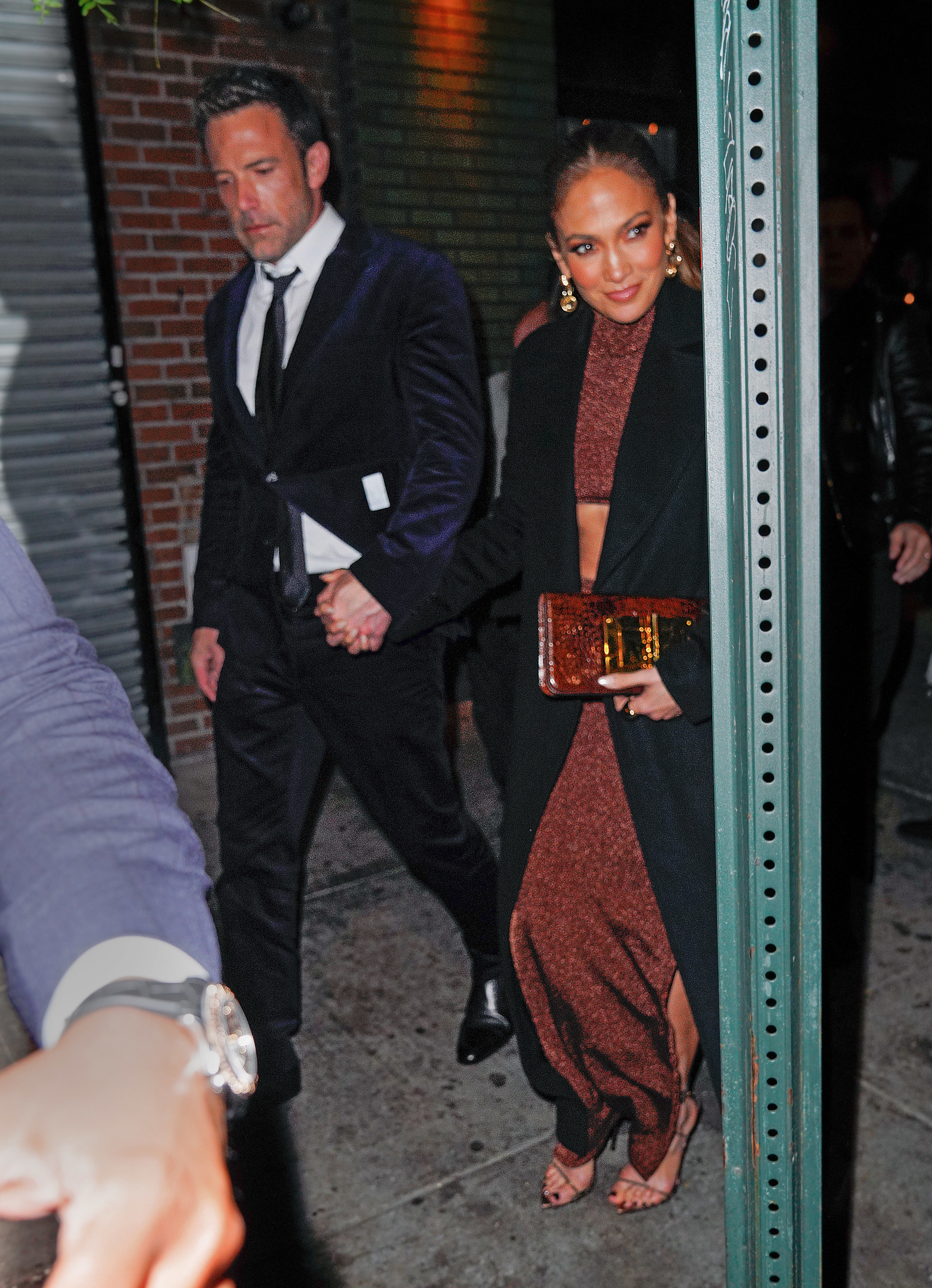 JLo and Ben walking on the sidwalk hand in hand