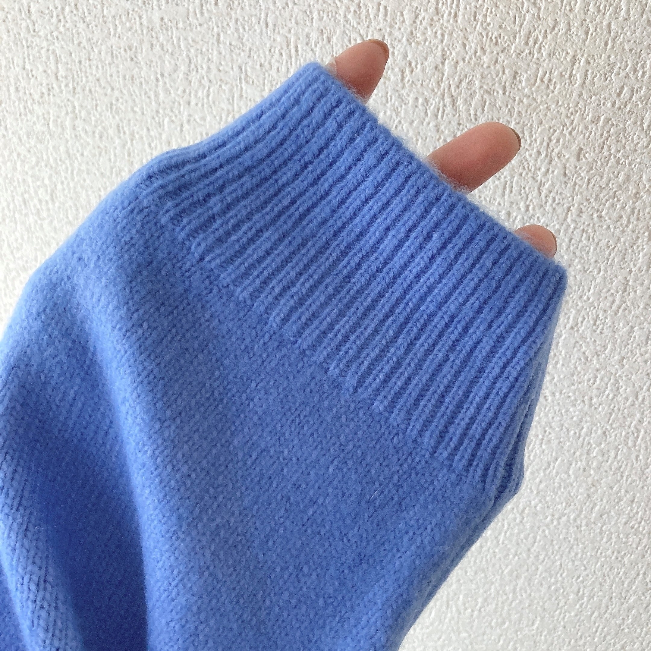 H＆Mのオススメのセーター「刺繍セーター」