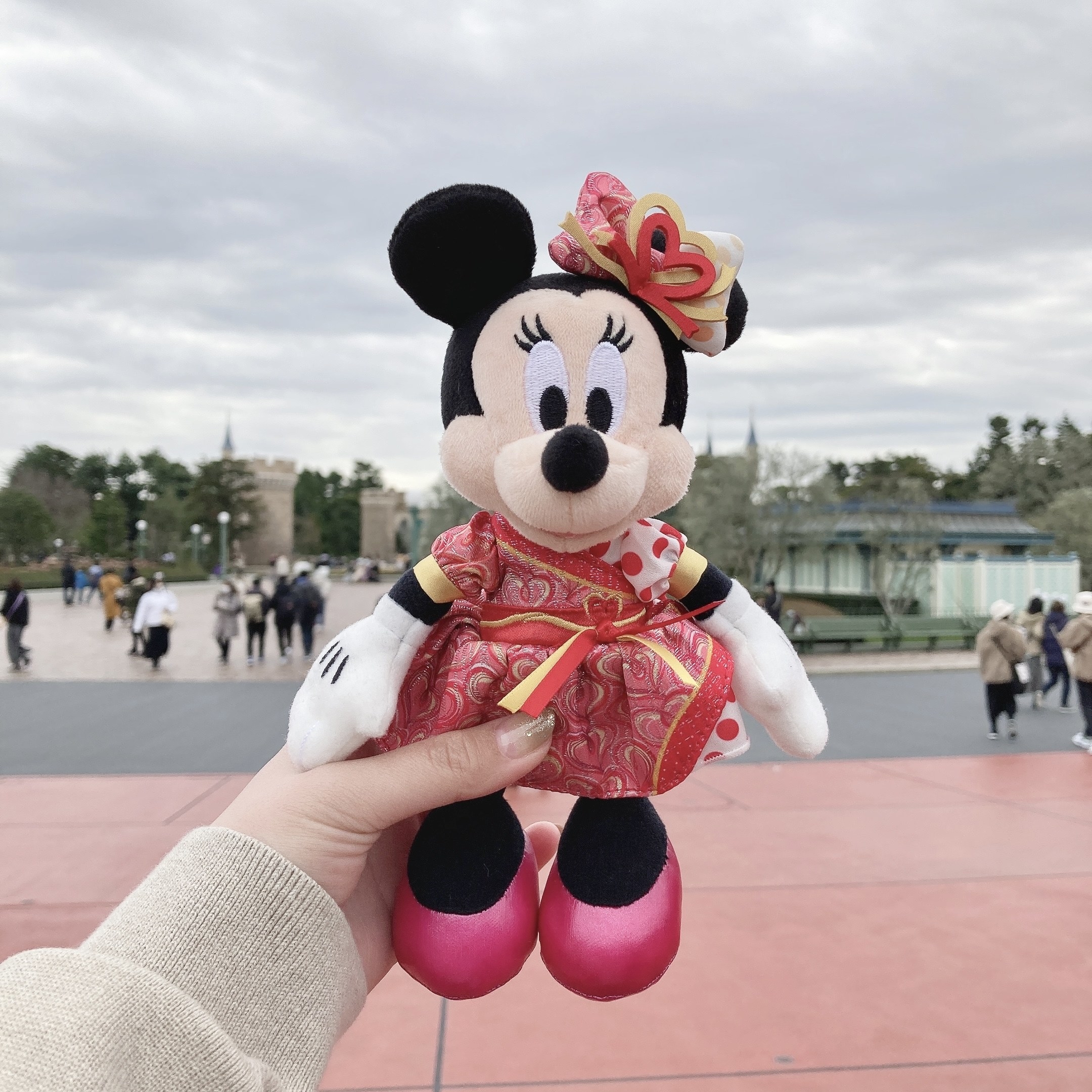 ディズニーランド】これ買うために行くわ。期間限定の「ミニーちゃん