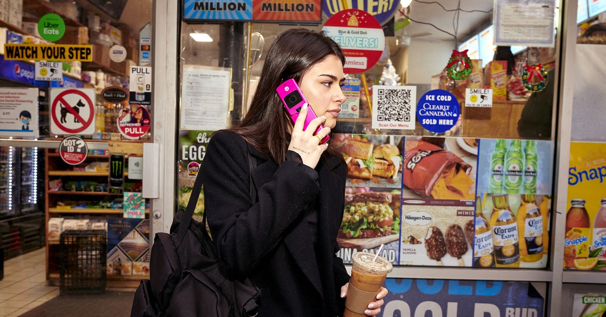 I Tried A Flip Phone For A Week For My Mental Health