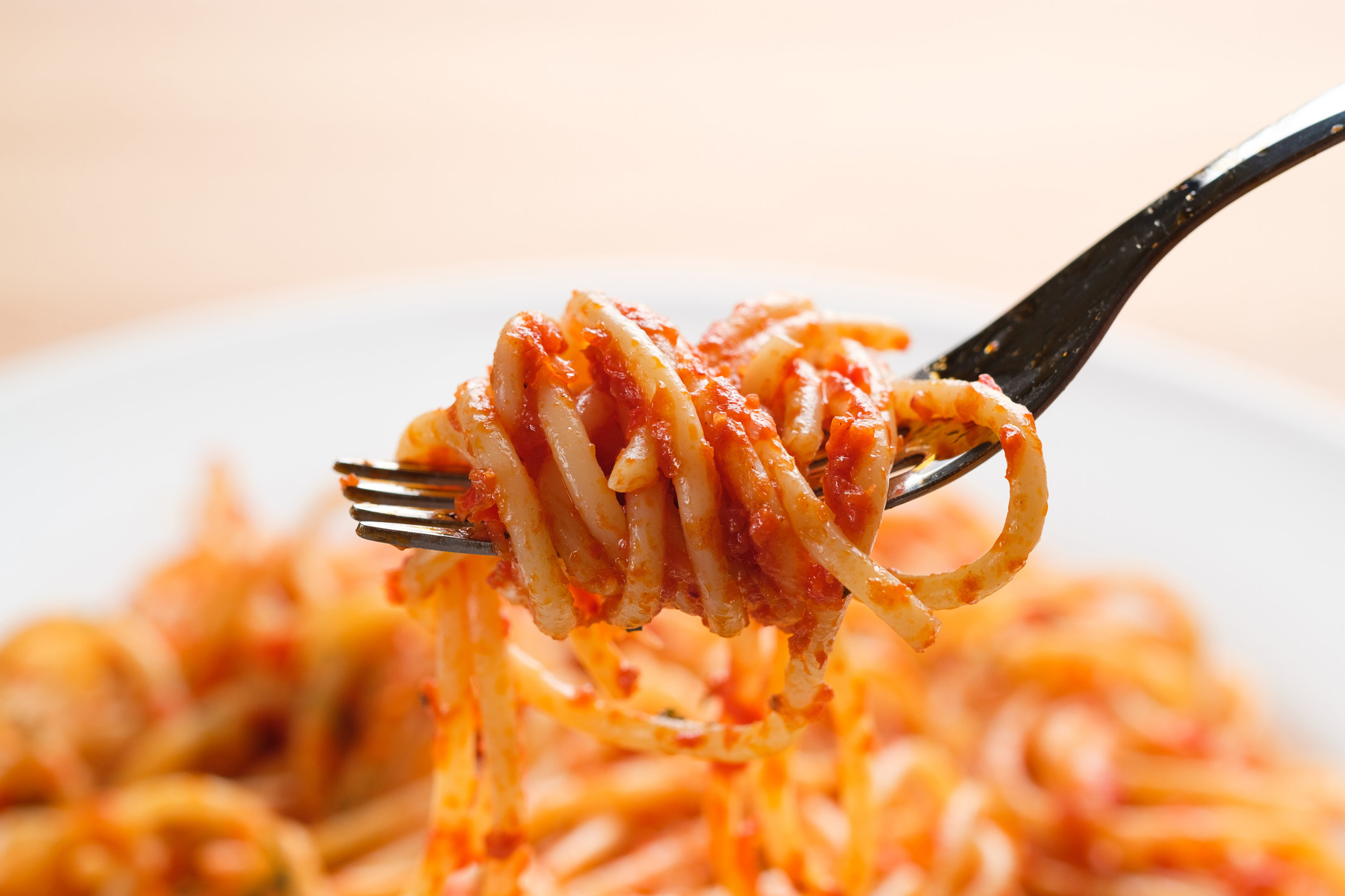 Spaghetti wrapped around a fork.