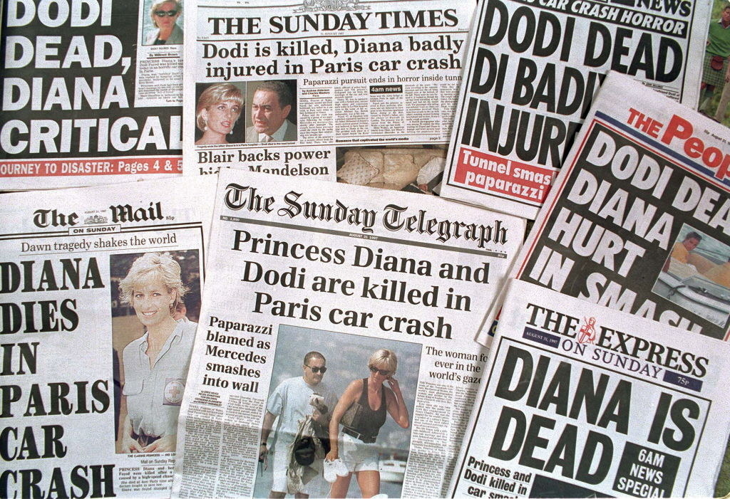 Newspapers announcing Princess Diana&#x27;s death