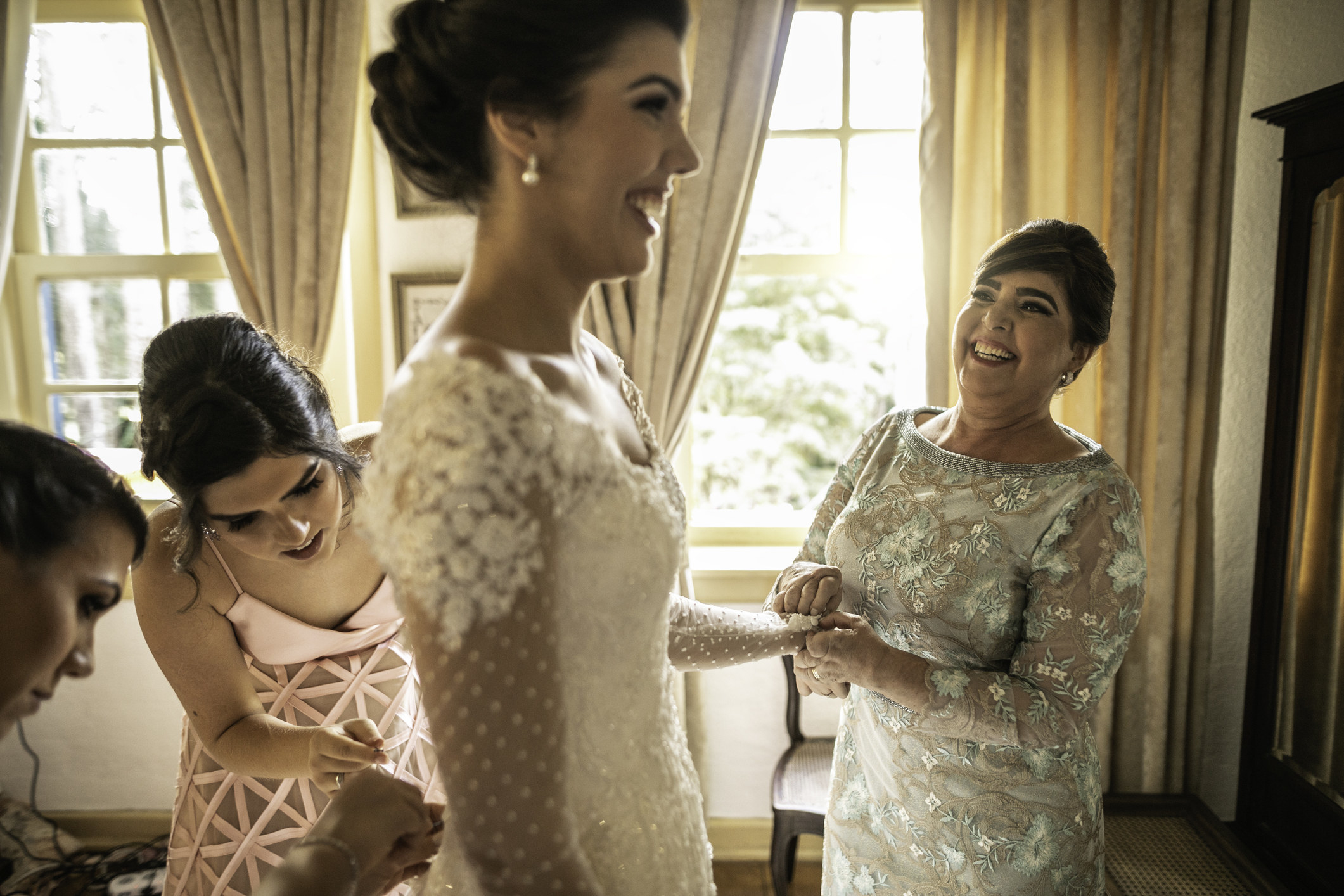 bride getting ready with family