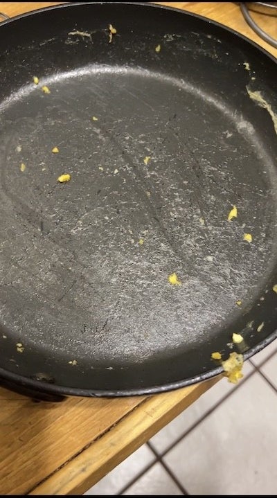 How to clean scrambled egg off non-stick pan? : r/CleaningTips