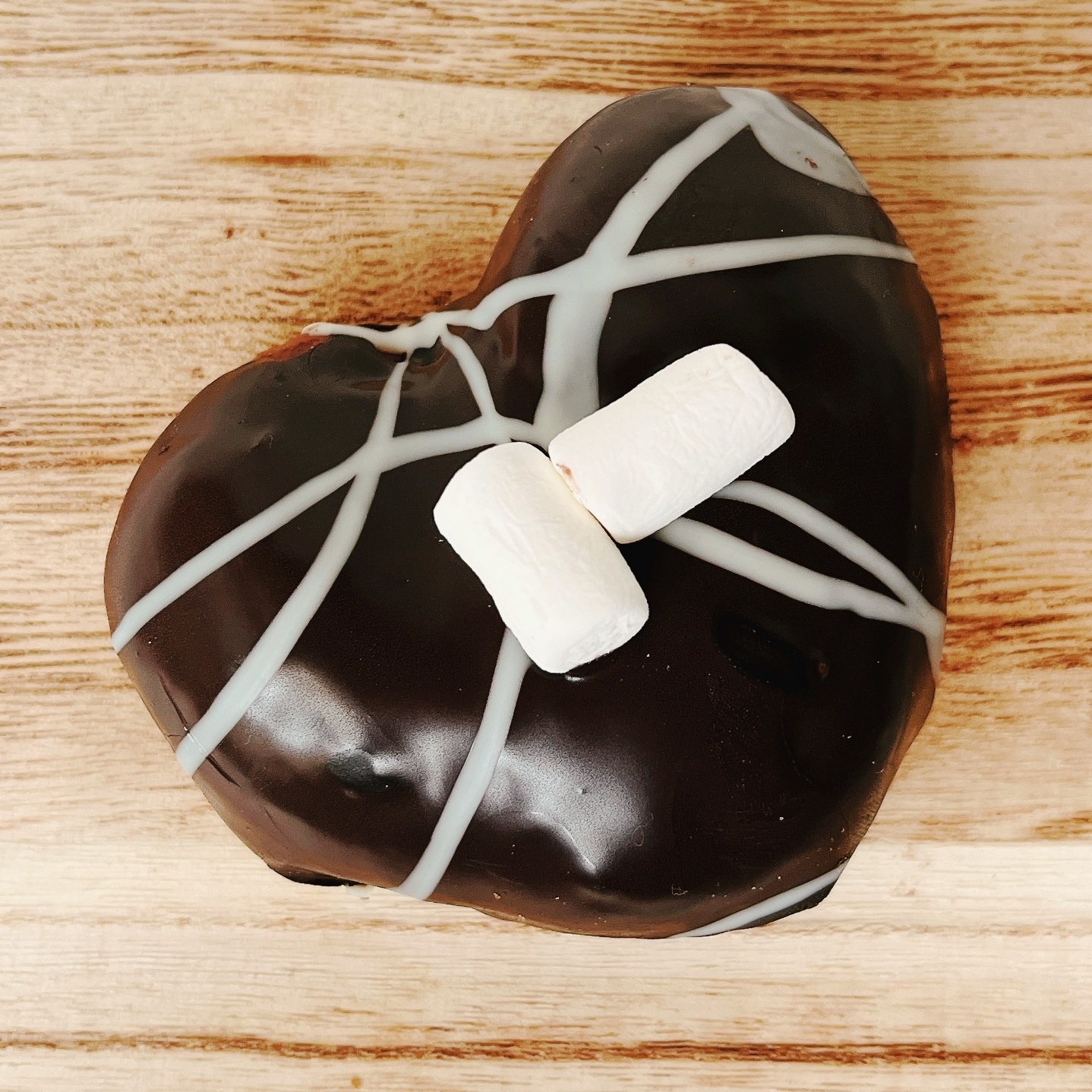 クリスピー・クリーム・ドーナツのおすすめドーナツ『LOVE CHOCOLATE！』の『LOVE チョコレート！ボックス（3個）』