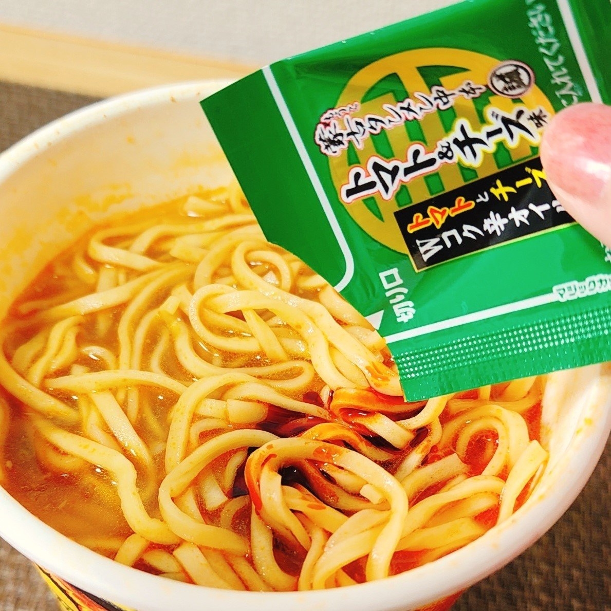 セブン-イレブンのおすすめラーメン「7P 蒙古タンメン中本トマト＆チーズ味」