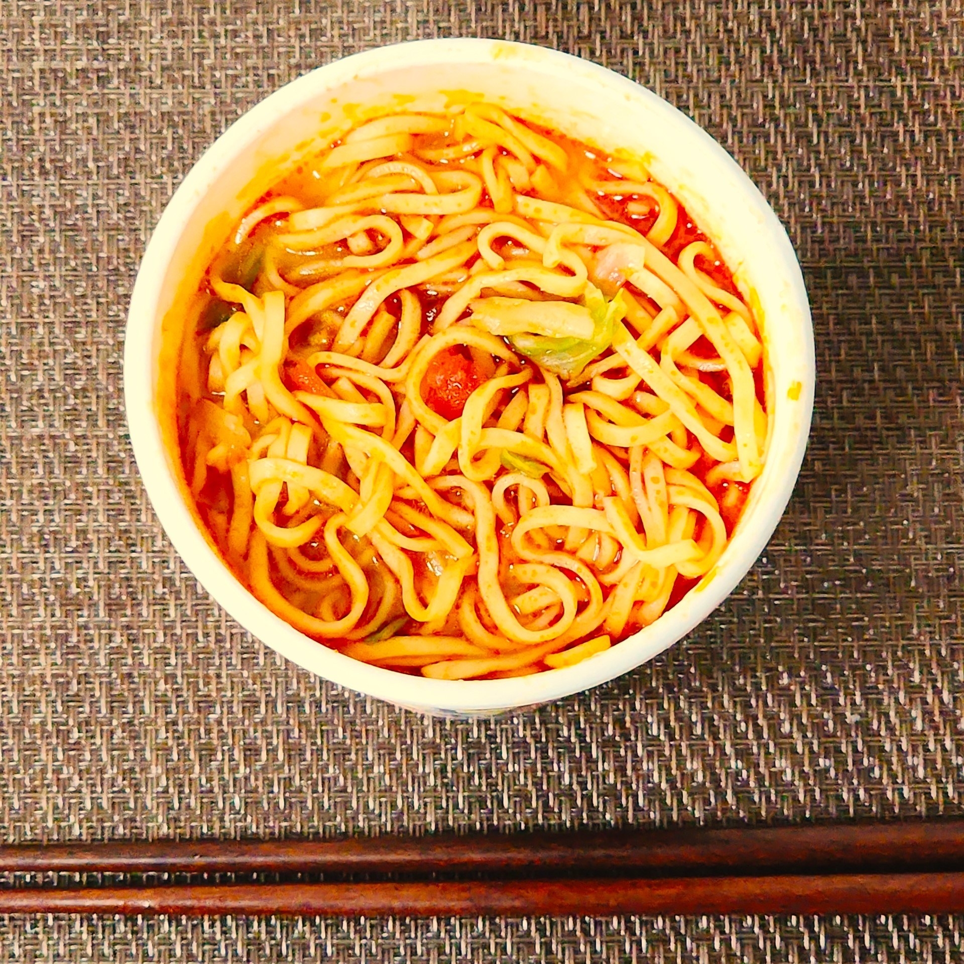 セブン-イレブンのおすすめラーメン「7P 蒙古タンメン中本トマト＆チーズ味」