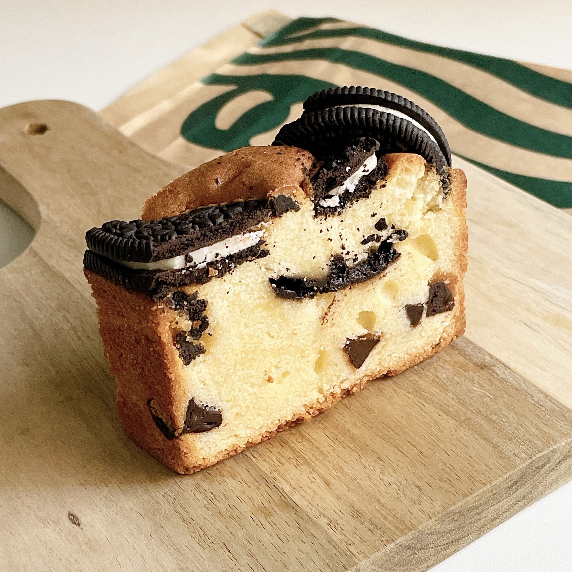 Starbucks Coffee（スターバックスコーヒー）のおすすめのフード「クッキーとチョコレートのパウンドケーキ」