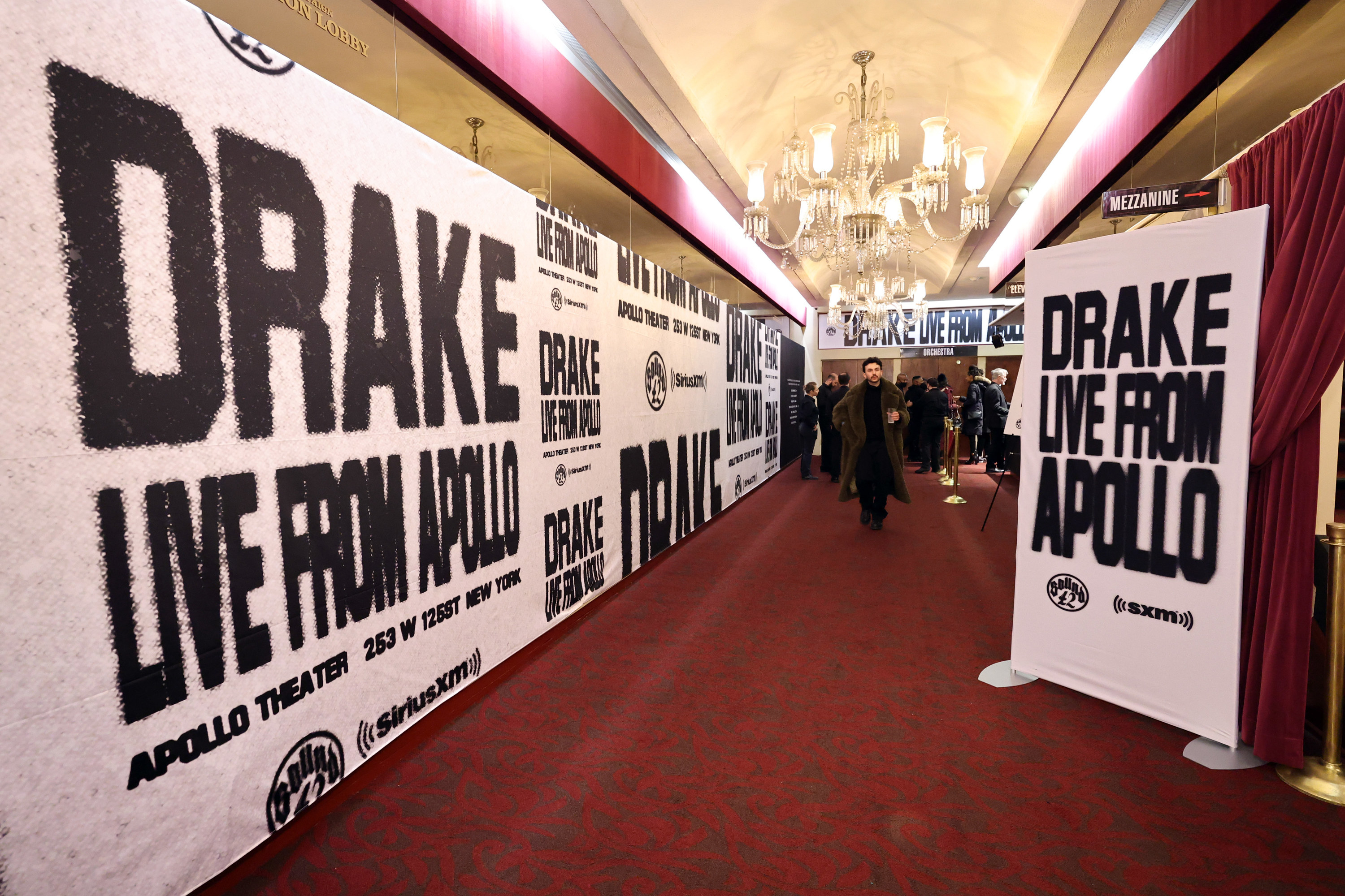drake live from the apollo signs in the hallway of the venue
