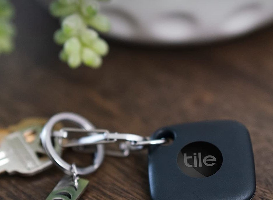 the tile mate attached to a pair of keys