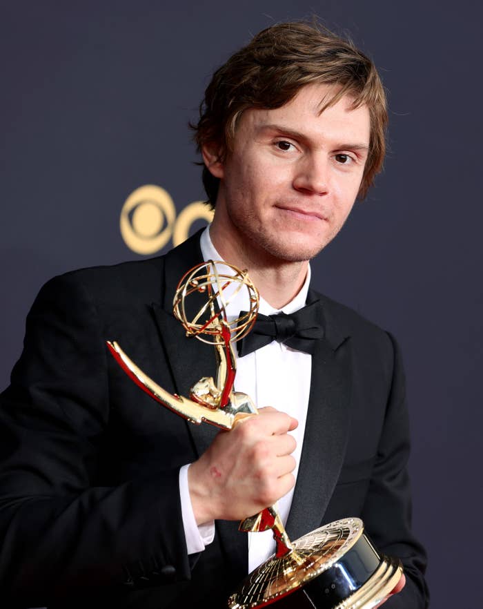 evan peters holding an award