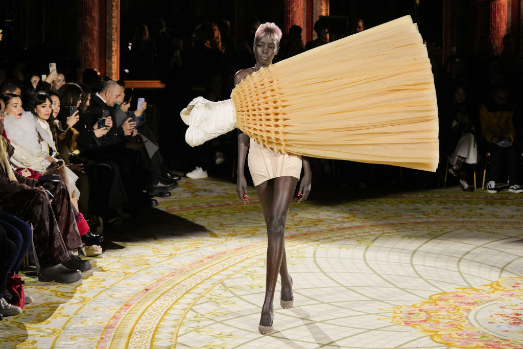 Paris Fashion Week Viktor   Rolf Dresses Are Confusing - 73