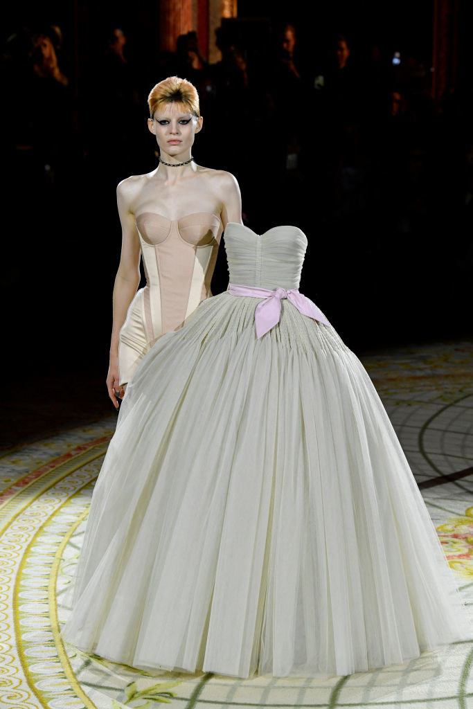 Paris Fashion Week Viktor   Rolf Dresses Are Confusing - 17