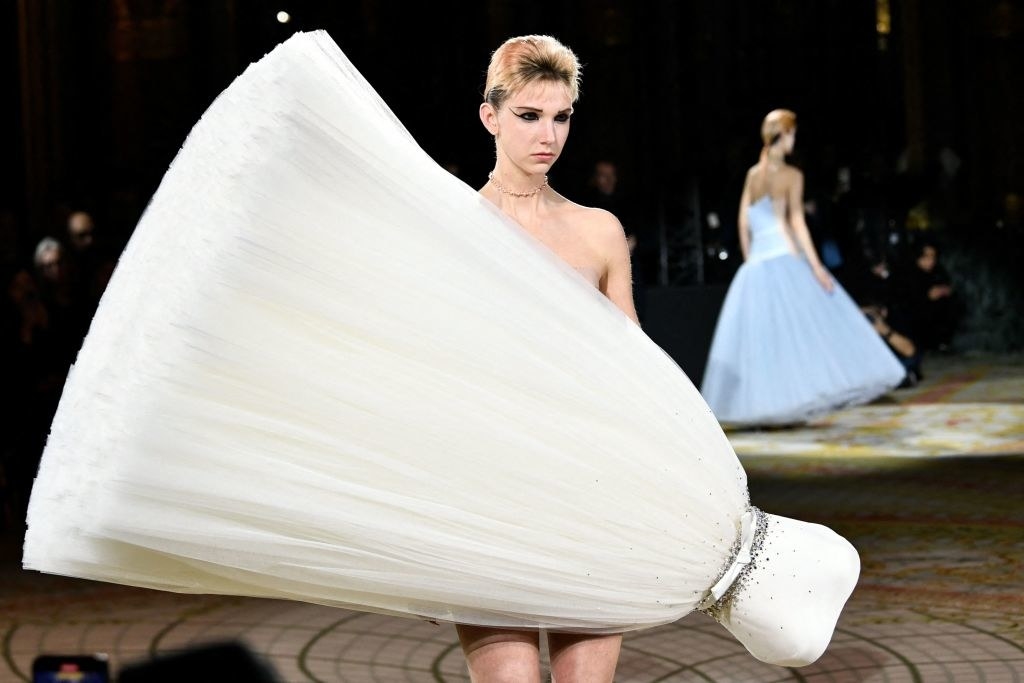 Paris Fashion Week Viktor   Rolf Dresses Are Confusing - 33