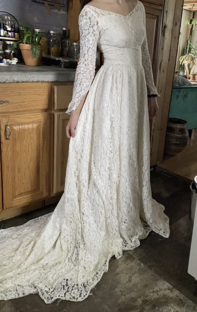 14 Beautiful Thrifted Wedding Dresses