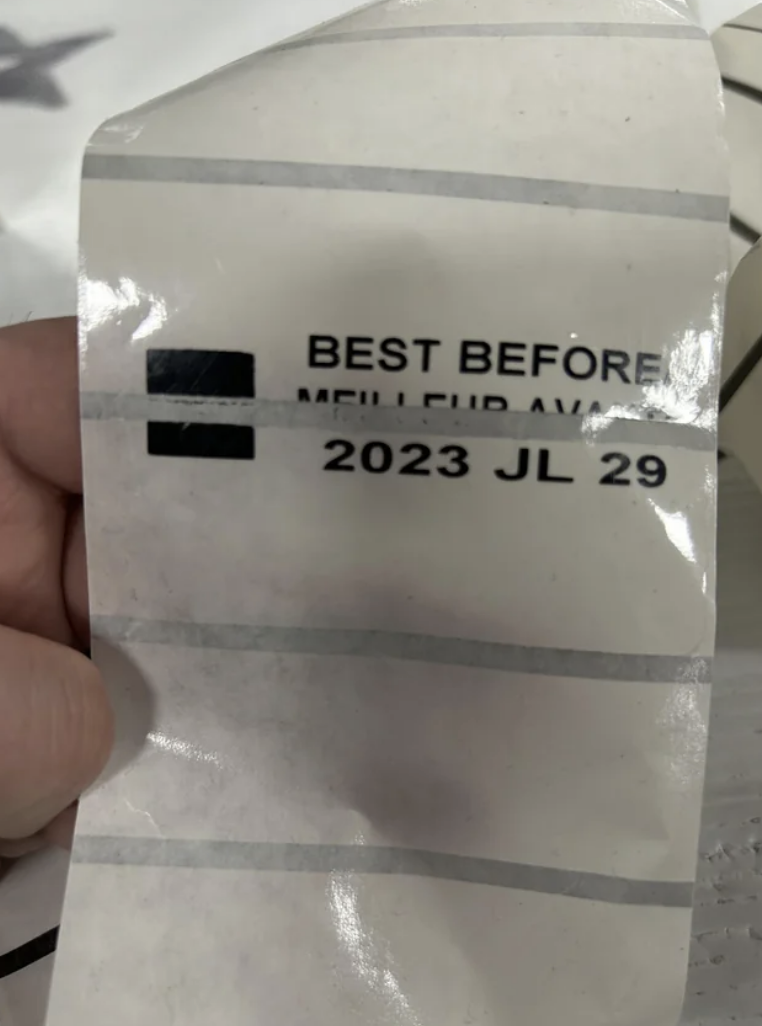 Label with type, including &quot;best before&quot; date, cut off
