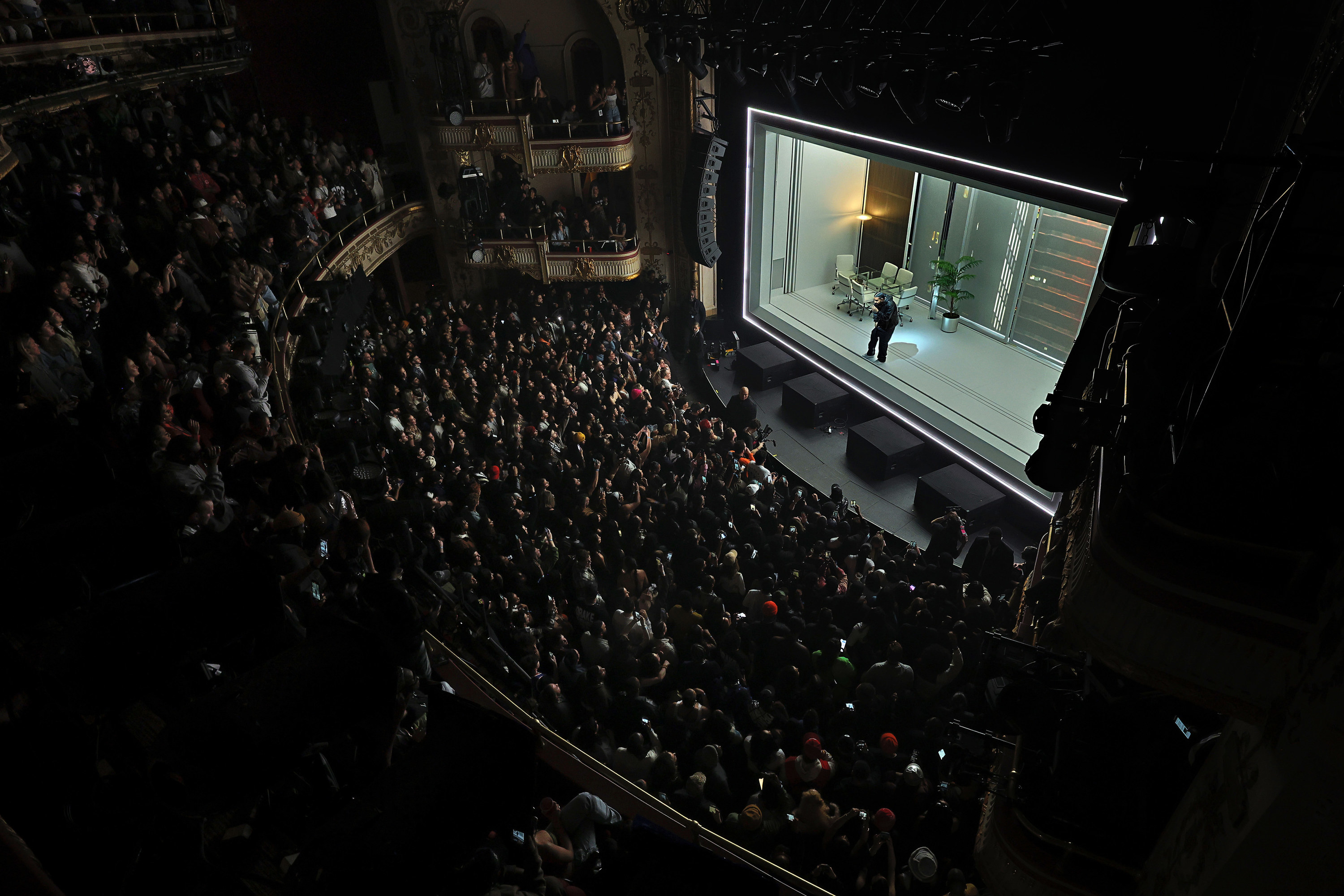 Drake s Apollo Theater Concert Review - 75