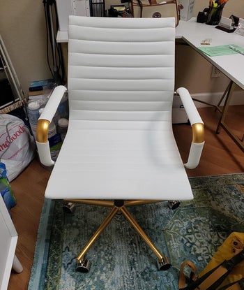 Close-up of a the front of reviewer's chair