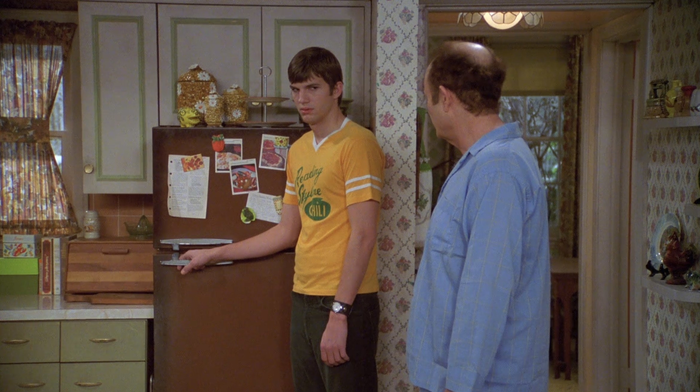 kelso with his hand glued to the forman&#x27;s fridge in that 70s show
