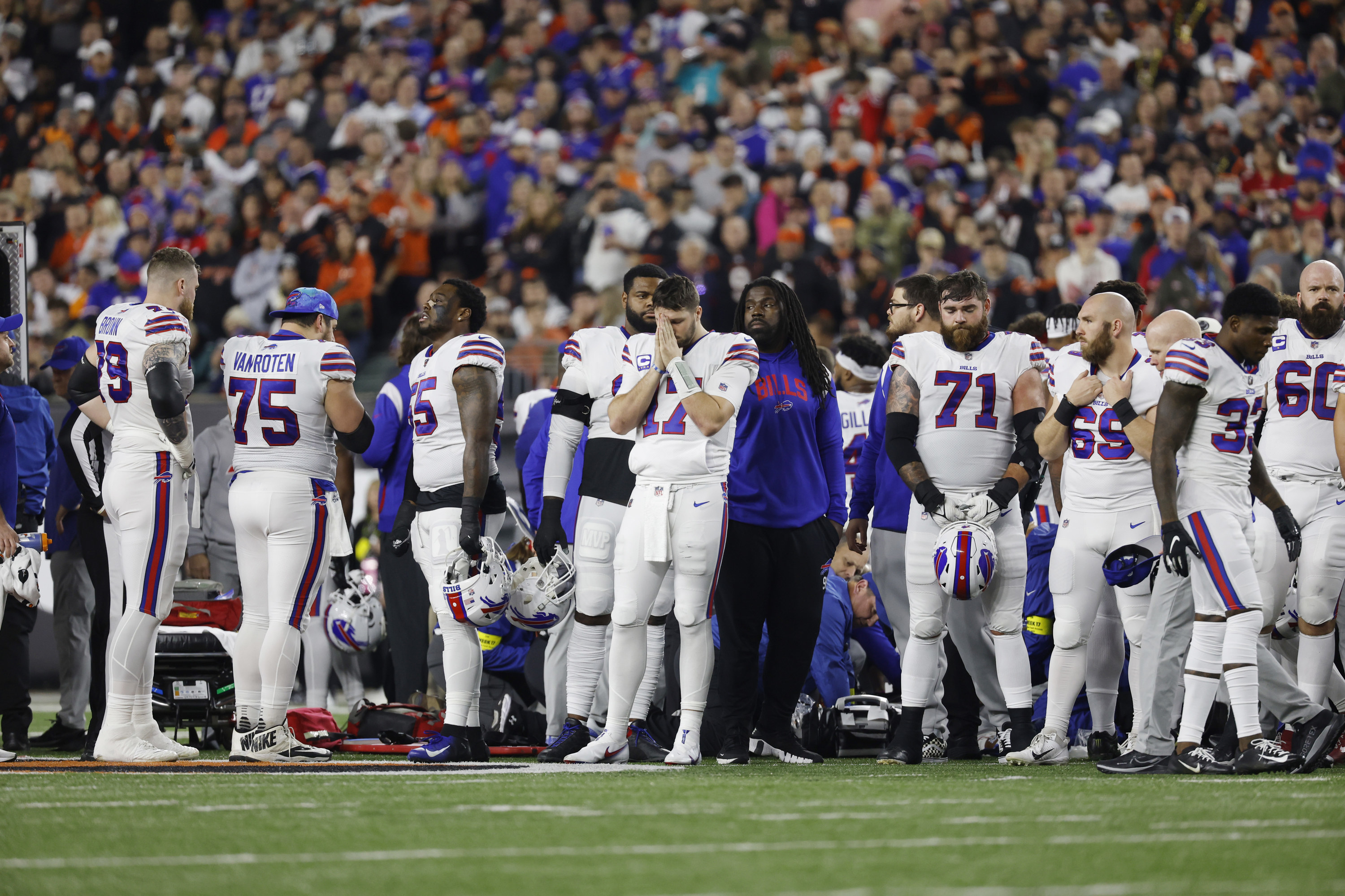 Shows of support and signs of unease mark first NFL Sunday since Hamlin's  injury : NPR