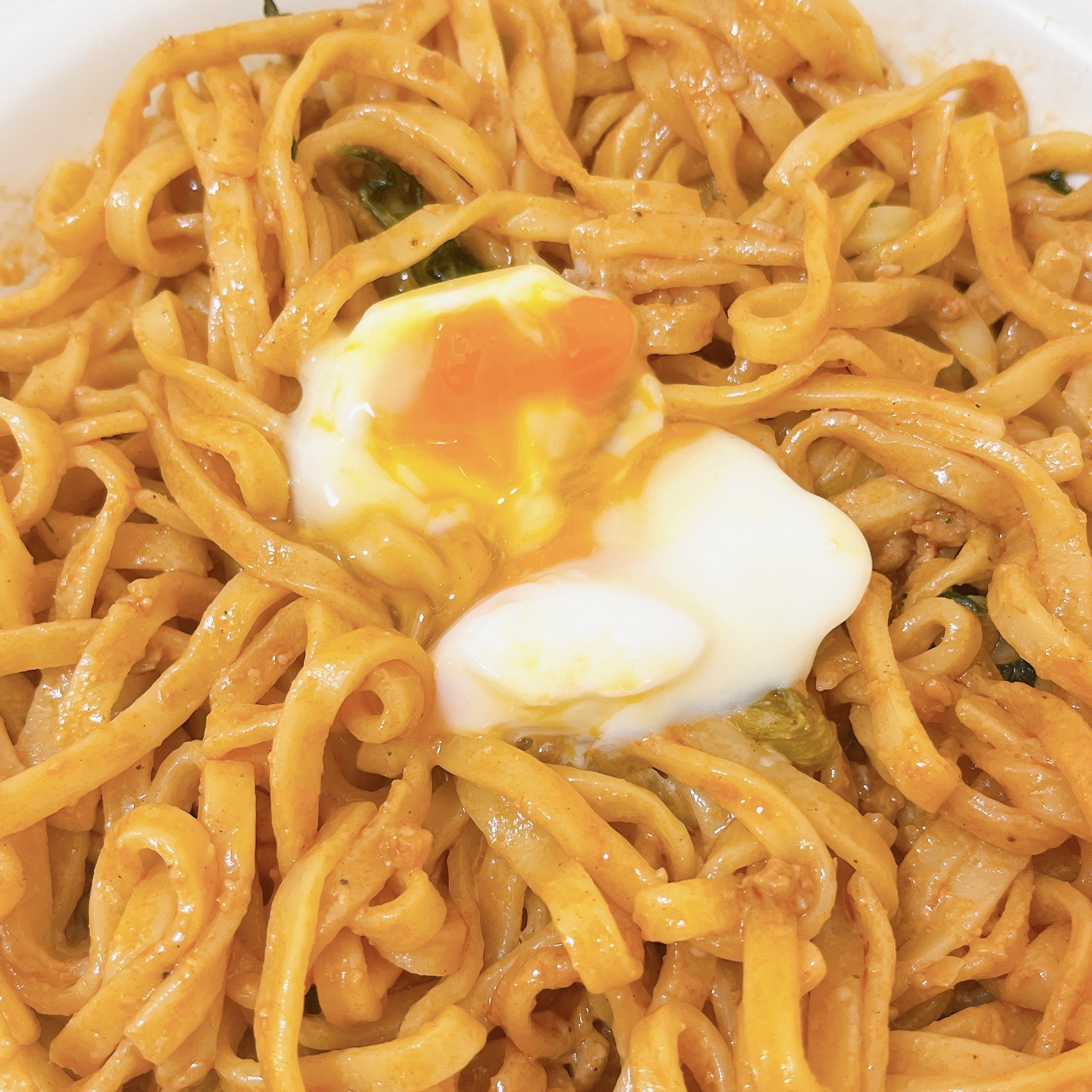 LAWSON（ローソン）のおすすめのフード「胡麻が濃厚汁なし担々麺」