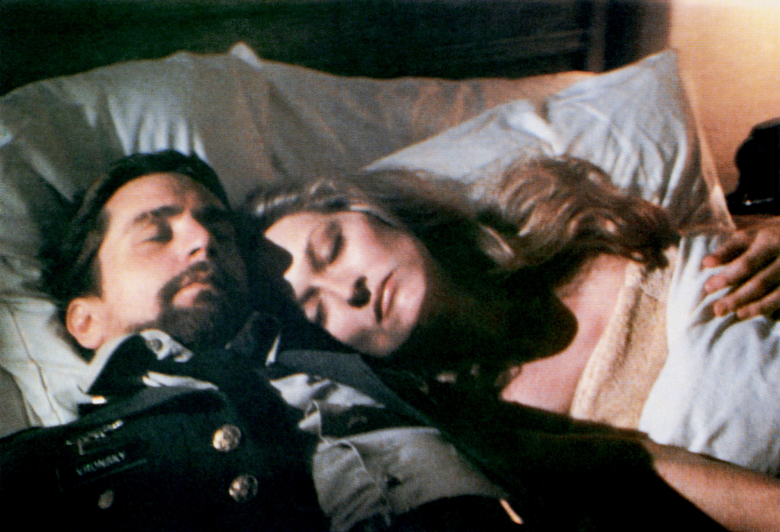Robert DeNiro and Meryl Streep lay in a bed together
