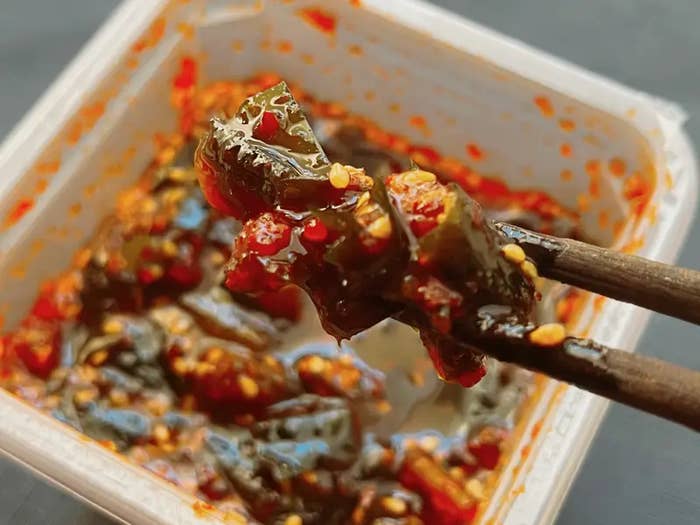 KALDI(カルディ)のオススメの調味料「もへじ旨辛ニラだれ」