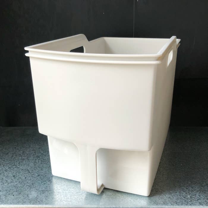 サリュの便利な収納アイテム「吊り戸棚ボックススリム」