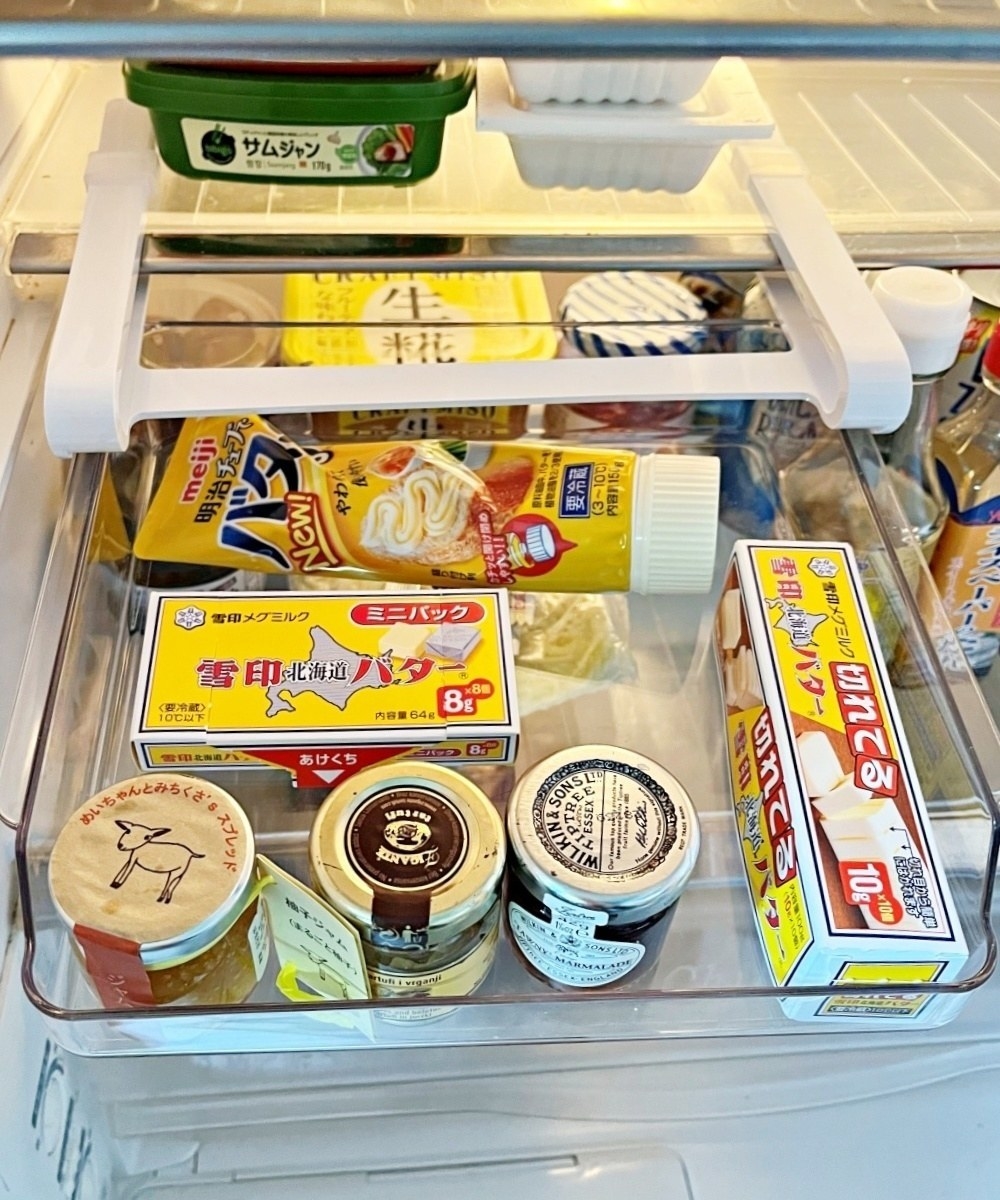 ニトリのオススメの便利グッズ「丈夫で割れにくい冷蔵庫棚下収納トレー（Nブラン M）」