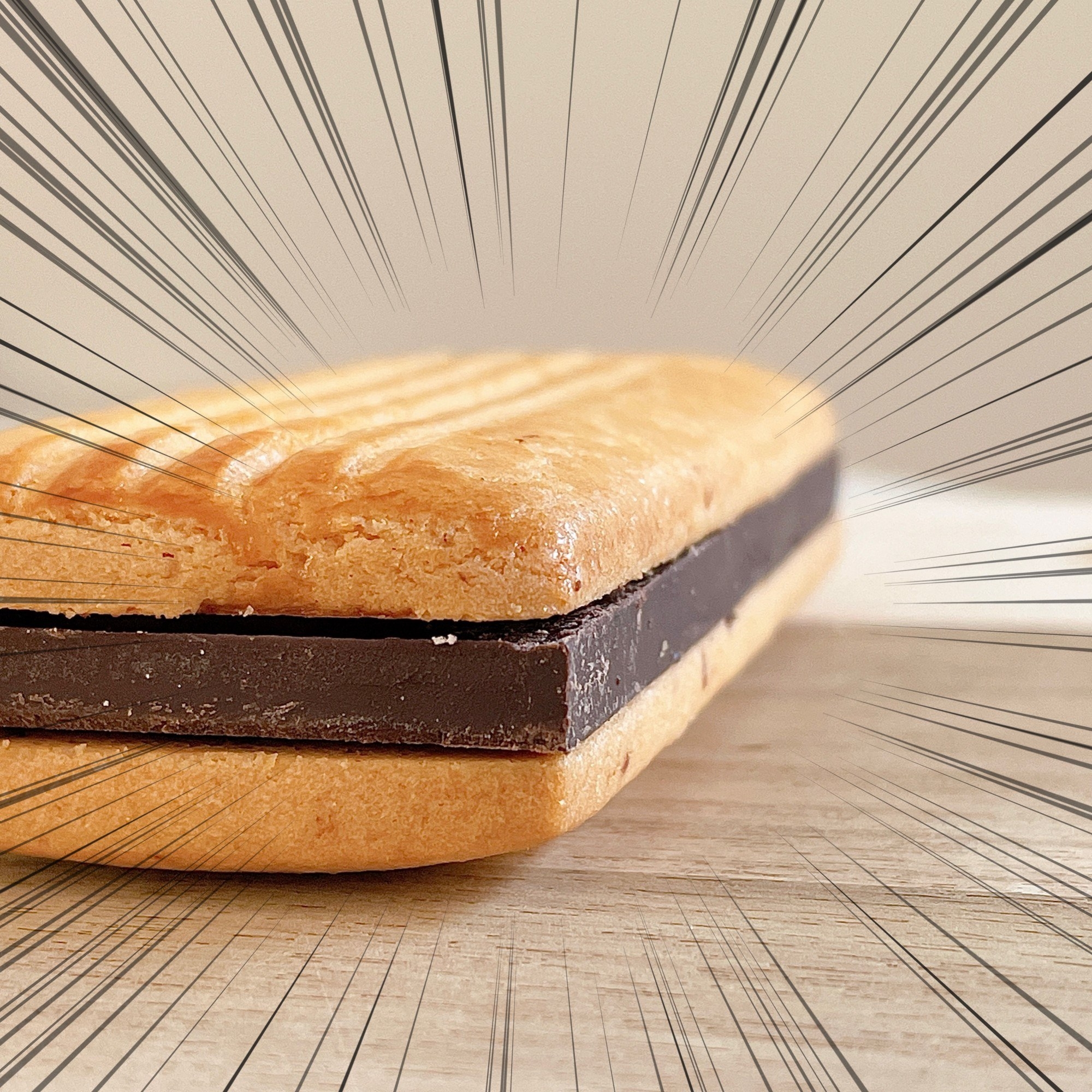 無印良品のおすすめのおかし「ビターチョコサンドクッキー」