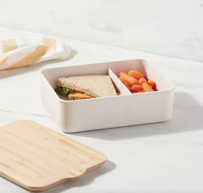 Bento box with bamboo lid in white