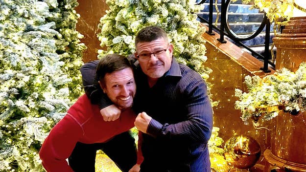 Holiday beef is the worst kind. Here, we see evidence that ‘A Christmas Story’ actor Yano Anaya has made peace with the owner of the classic home.