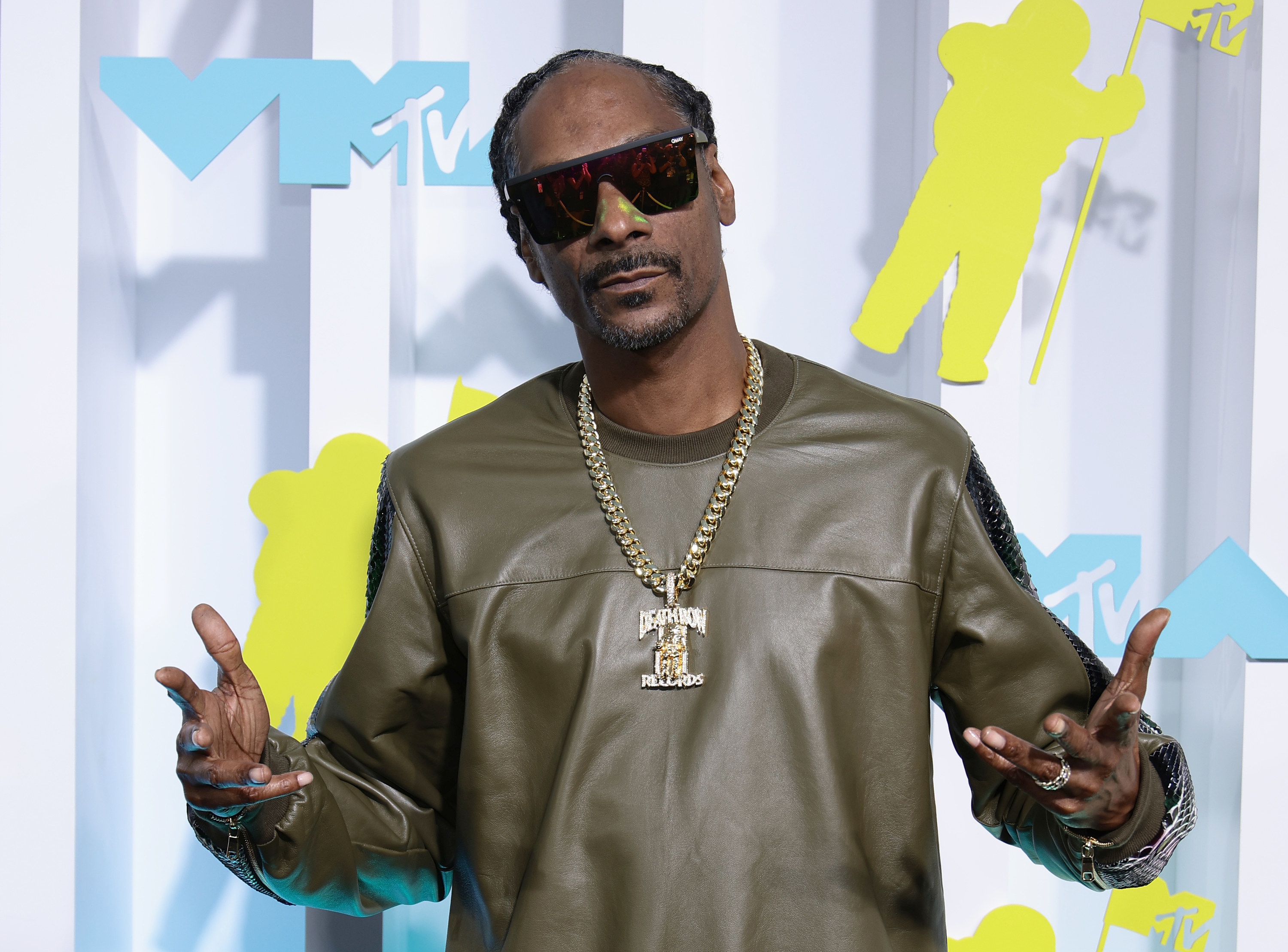 Snoop Dogg: Dionne Warwick 'out-gangstered' me